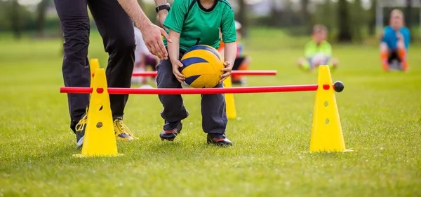 费耶诺德筹划将现有主场升级为下沉式球场，预计能容纳5.6万人